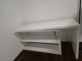 Schreibtisch