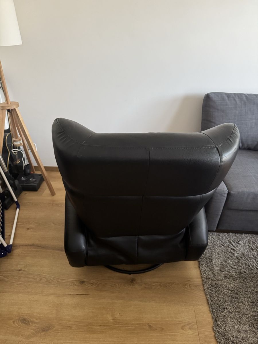 Poltrone: Sessel Leder schwarz mit Fussauflage – Usato da Uster venduto da pat_5cbf 2