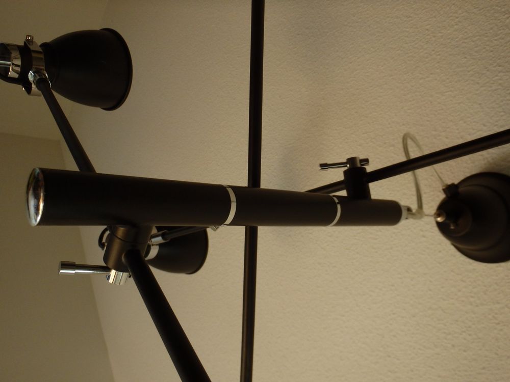 Ikea Lustres & lampes de plafonds: schwarze mit 6 schwenkbaren Spots IKEA Deckenlampe – D'occasion à Schöfflisdorf par pullux 3