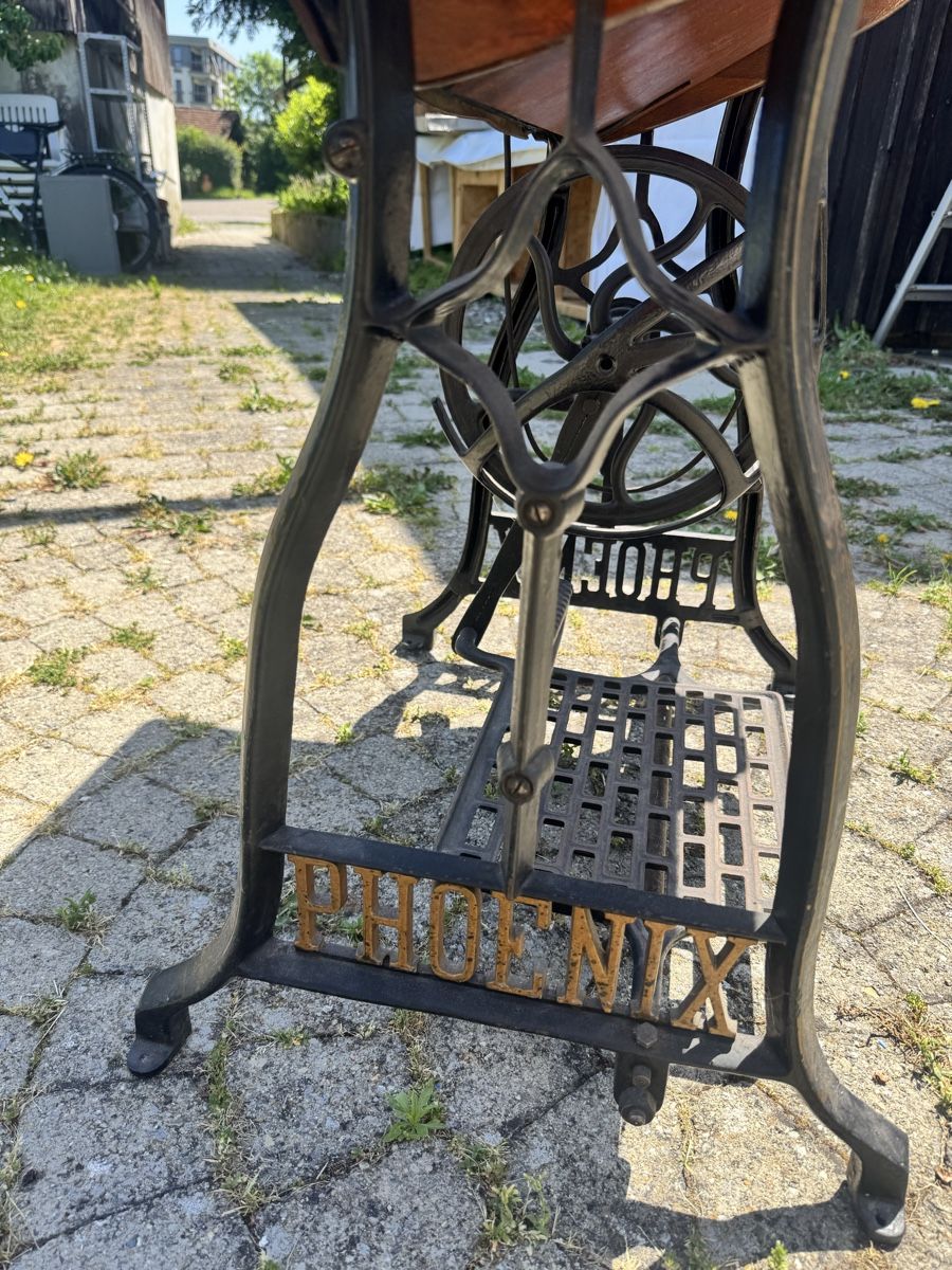 Phoenix Macchine da cucire: Antique Phoenix Sewing Machine Table – Usato da Seuzach venduto da Wolf936 8