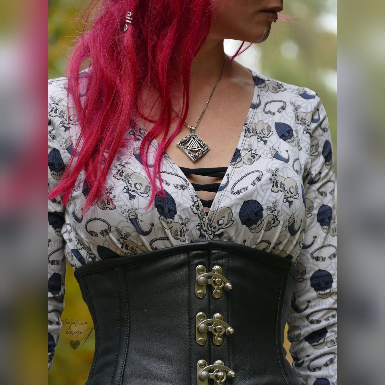 Tissus: Jersey "Vikingskulls" Wikinger Stoff hell je m – Neuf avec emballage d'origine à Wiesenberg par mountain-merch 6