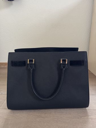 Schwarze Handtasche