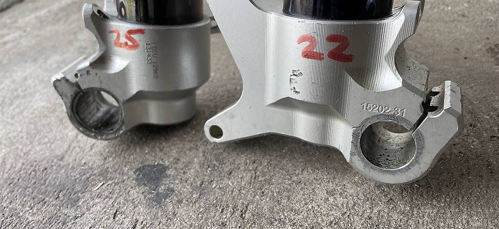 Pezzi di ricambio: Öhlins 48mm Gabel  – Difettoso da Wangen SZ venduto da Flupo74 2