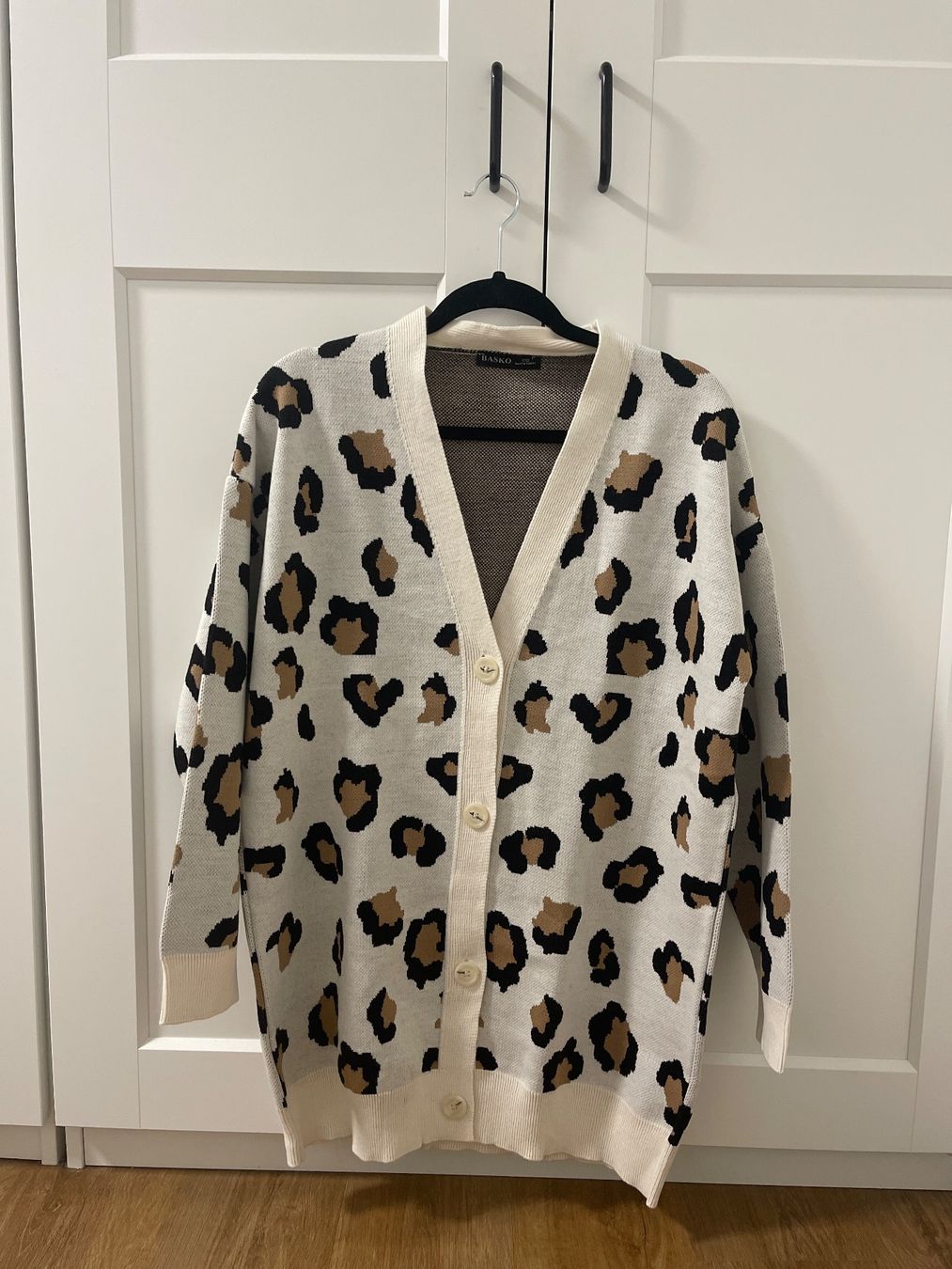 Giacche: Leoparden Cardigan One Size Oversized Fit – Nuovo (secondo la descrizione) da Bassersdorf venduto da Sandy456