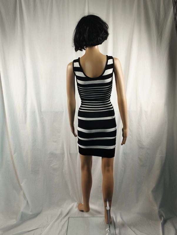 Mango Kleider: MANGO Basic schwarz-weiss Kleid Gr. XS – Gebraucht aus Schübelbach von Restwert_Schubelbach 2