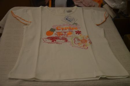TAILLE 104 -  T-SHIRT NEU