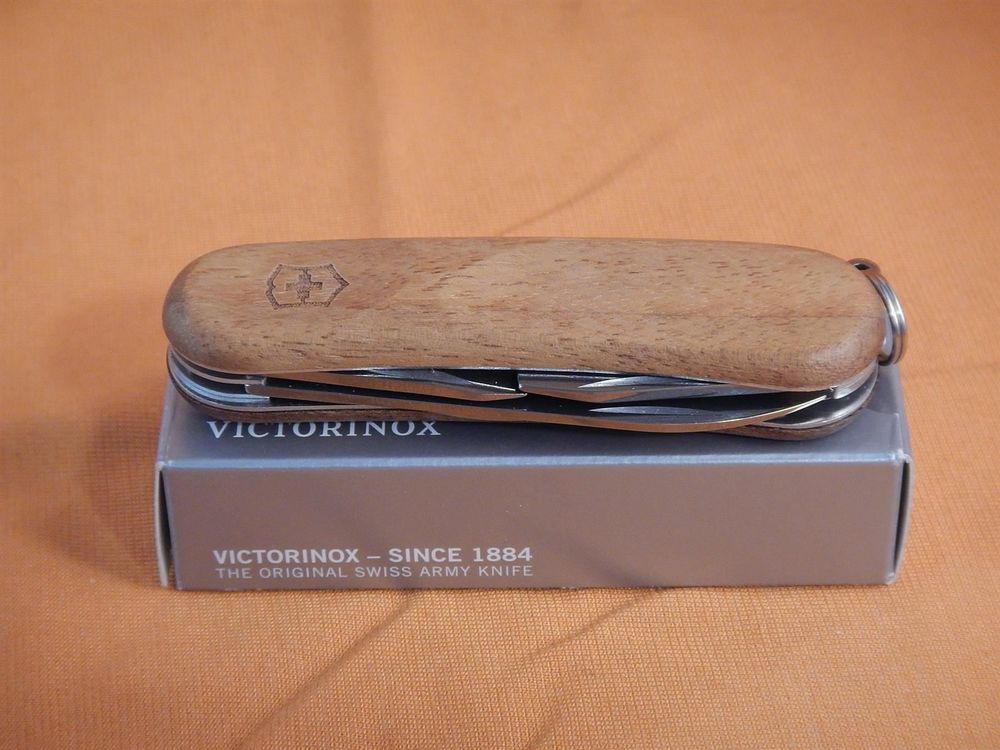 Victorinox evolution wood online 10