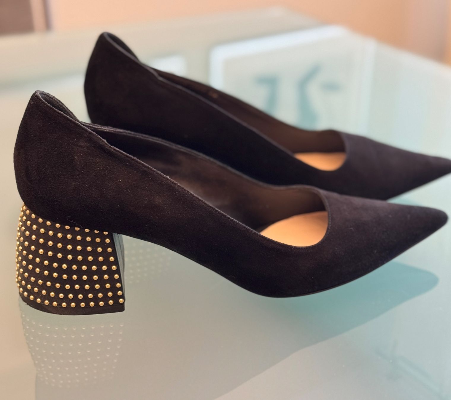 Escada Scarpe da donna: Elegante Escada Wildleder-Pumps – Usato da Unterägeri venduto da Jr61