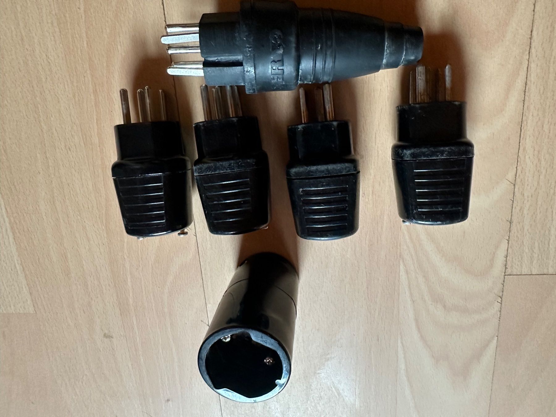 Stecker: 5Stk Stecker und Kupplung T15 – Gebraucht aus Huttwil von Bolpa 2
