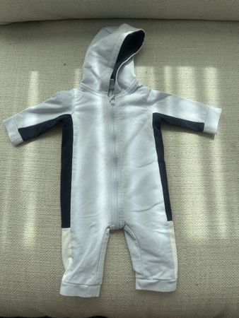 Hugo Boss Strampler mit Kapuze-Super Zustand 3 months