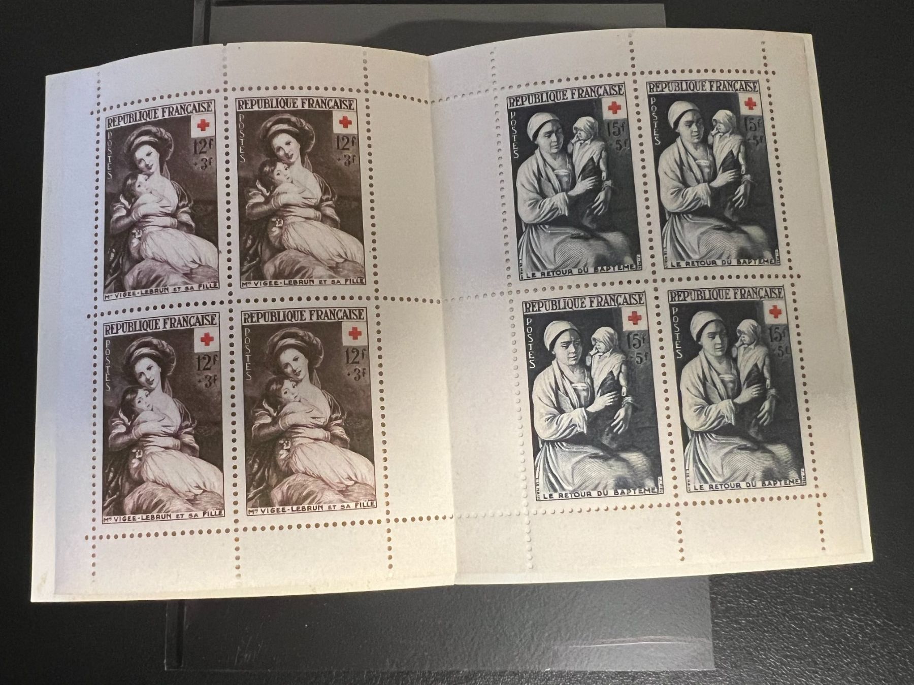 Tutti i francobolli: () Carnet Croix-Rouge 1953 (num. Y&T 2002) – Nuovo e nell'imballaggio originale da Lausanne venduto da ffhoud 2