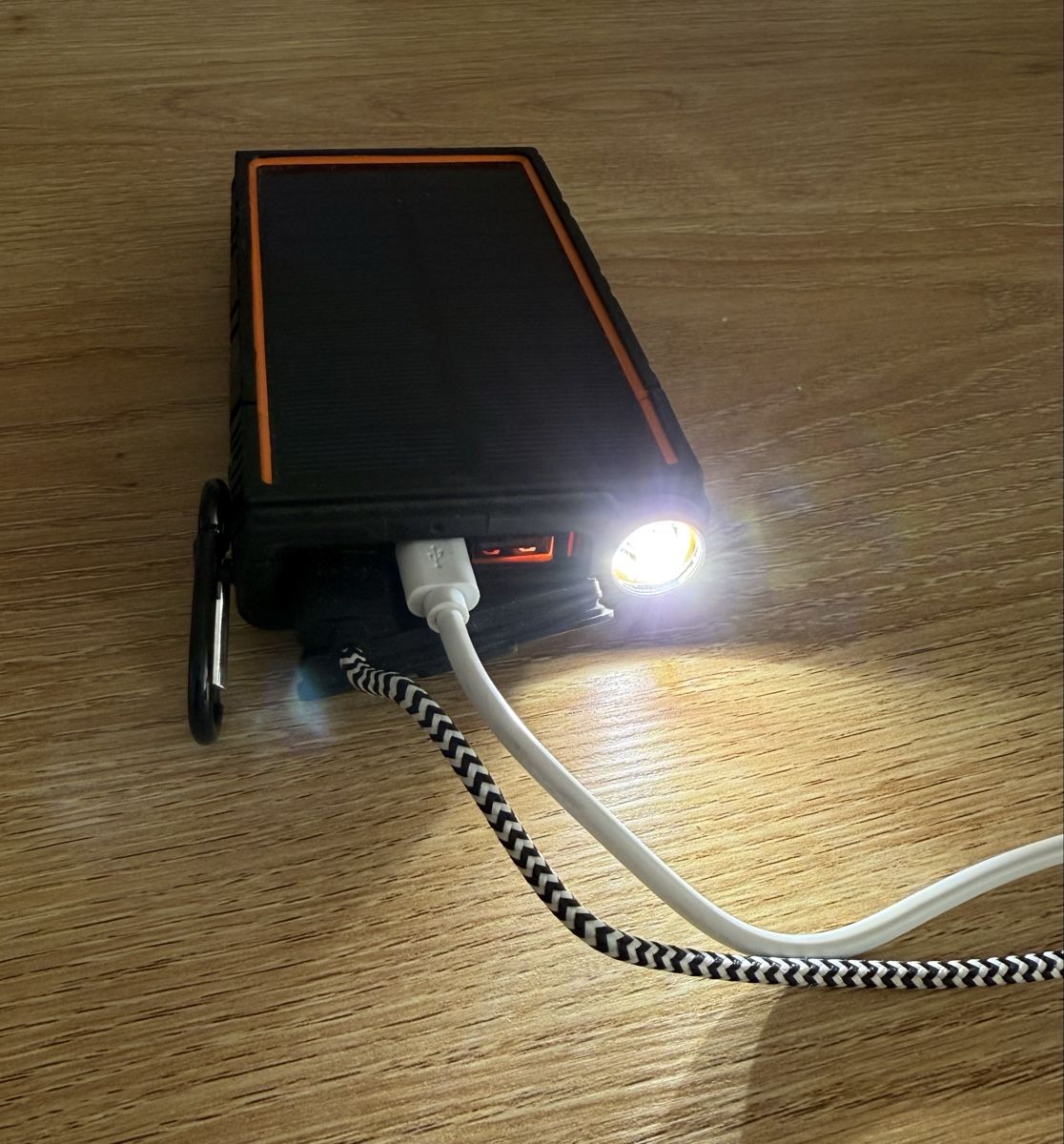 Ladegeräte: Powerbank mit integrierter Taschenlampe – Gebraucht aus Inwil von TheSwissEagle 2