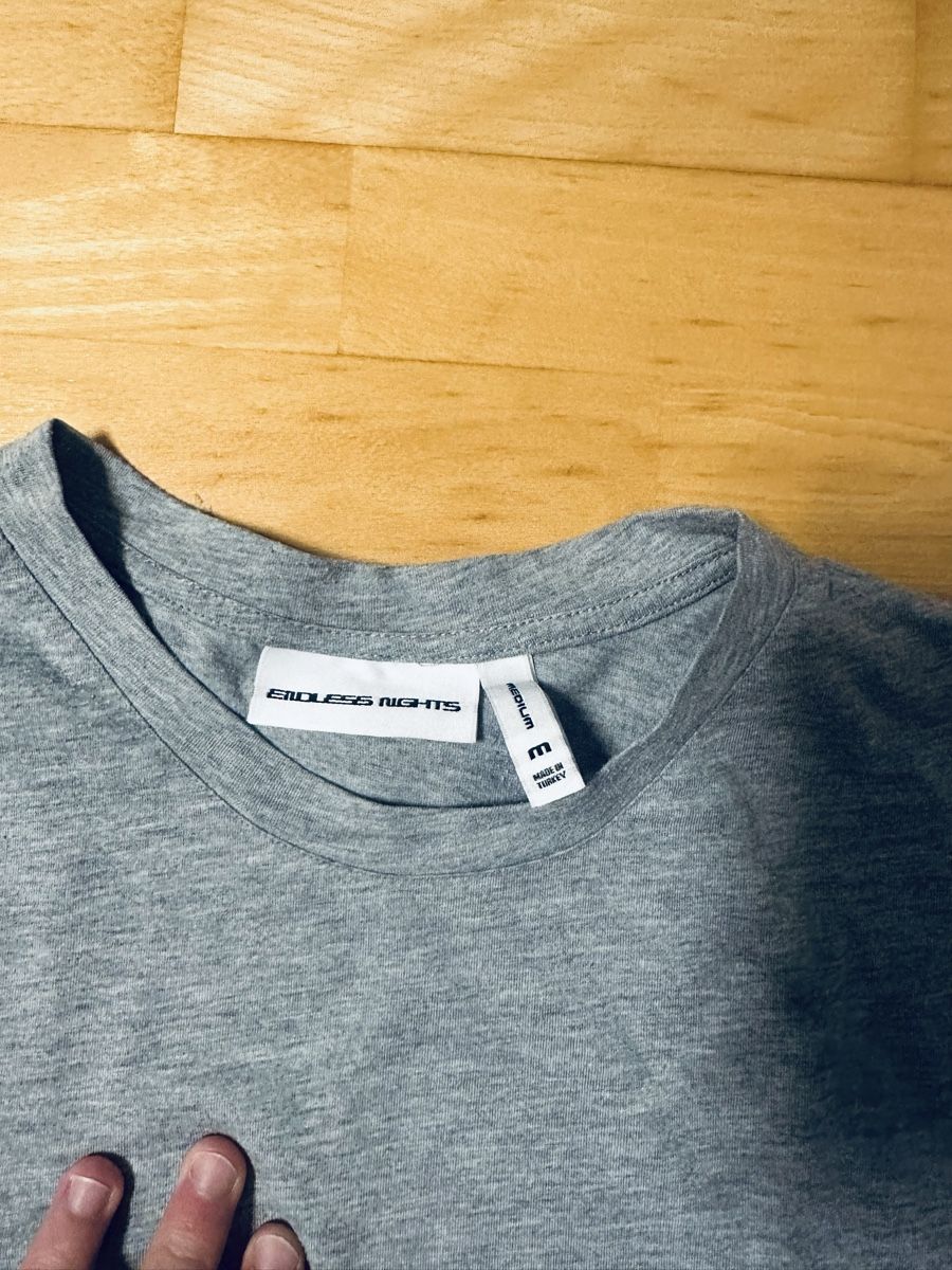 T-shirts: Graues Endless Nights Grösse M – D'occasion à Weinfelden par jos_nl7m 1