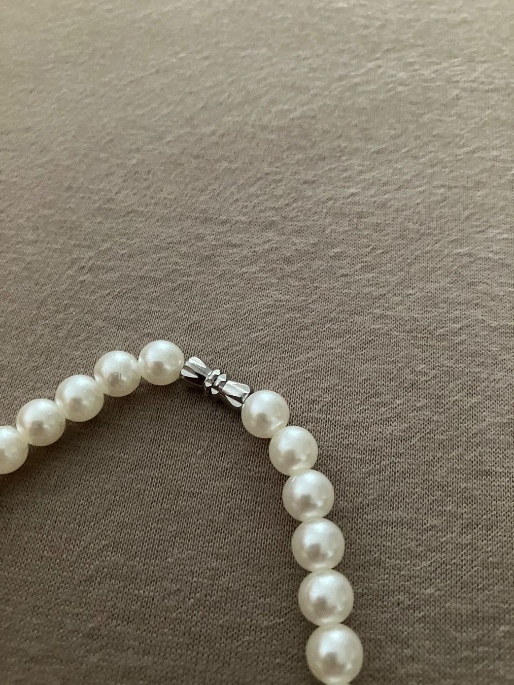 Catenine: Eleganter Modeschmuck, weisse Perlen Imitations Kette, 45 cm – Nuovo (secondo la descrizione) da Affoltern am Albis venduto da Dlotti 2