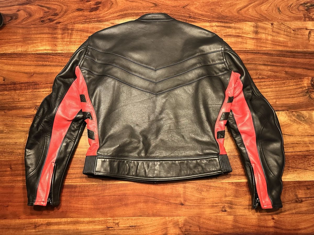 IXS Giacche: Motorrad Lederjacke IXS Gr. 44 Schwarz/Rot – Usato da Urtenen-Schönbühl venduto da Nathalie_schori 1