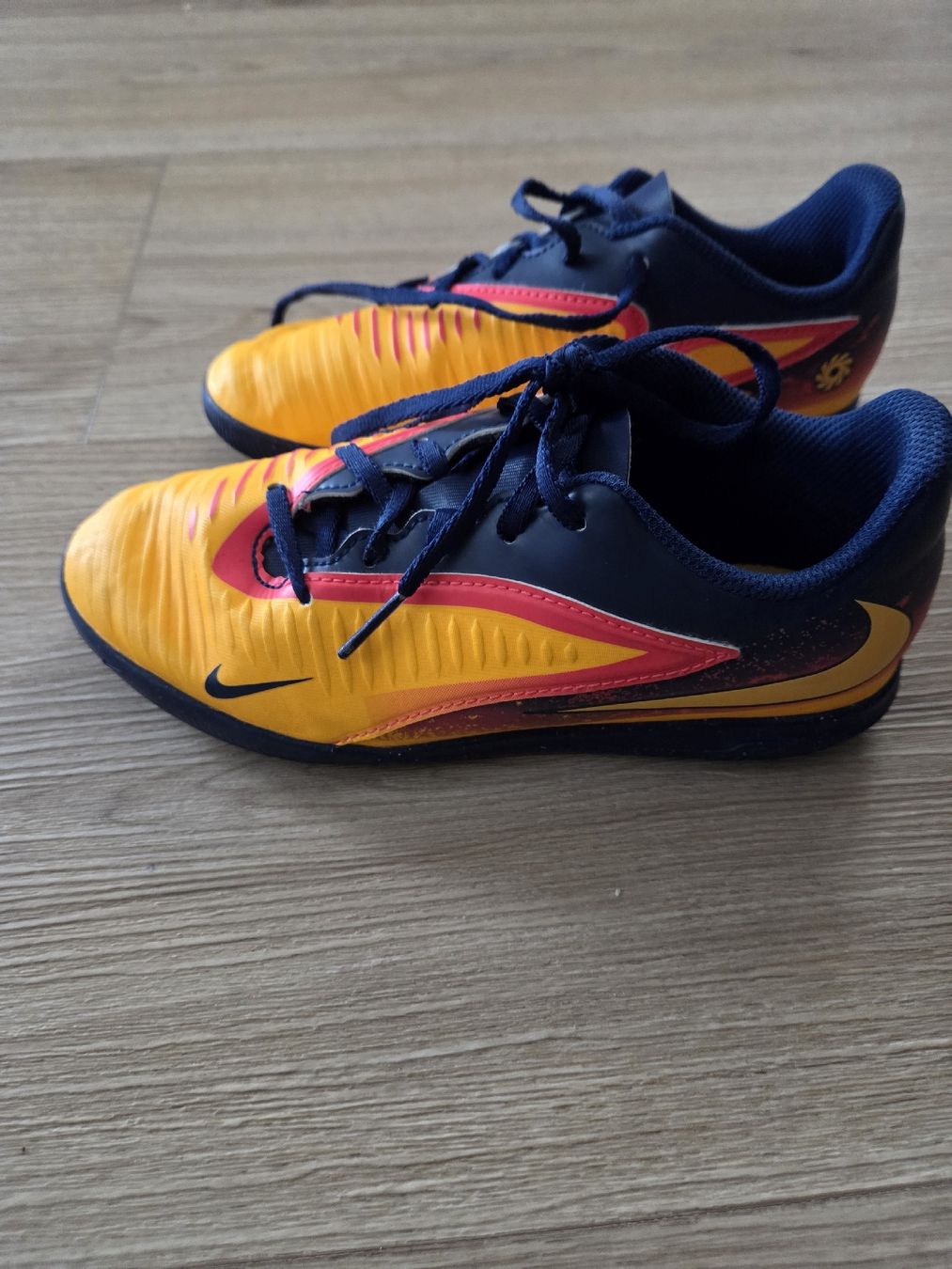 Nike Scarpe per ragazzi: nike Hallenschuhe – Usato da Müllheim Dorf venduto da Chiwi83