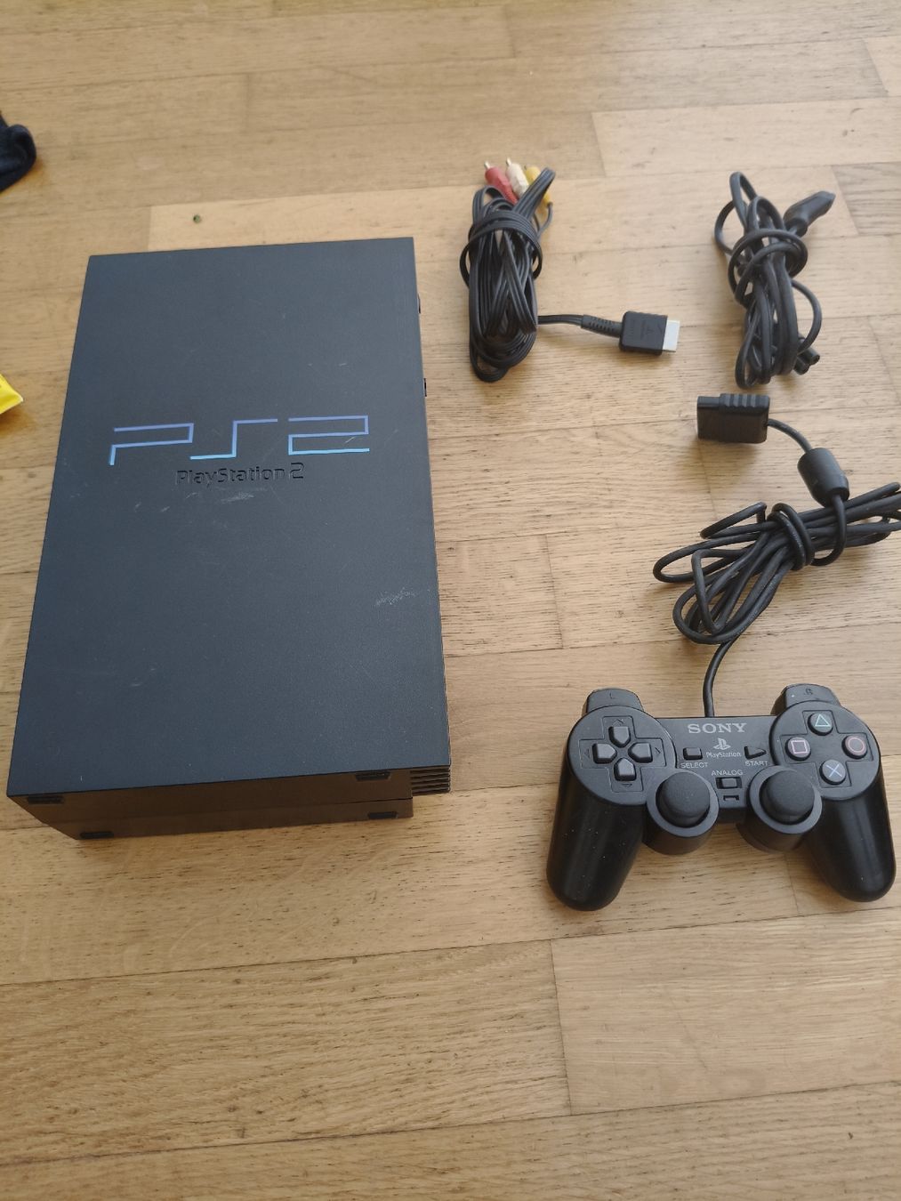 Sony Console: Sony PlayStation 2 Konsole SCPH-30003 mit Controller Top – Usato da Oensingen venduto da ece_8k7q