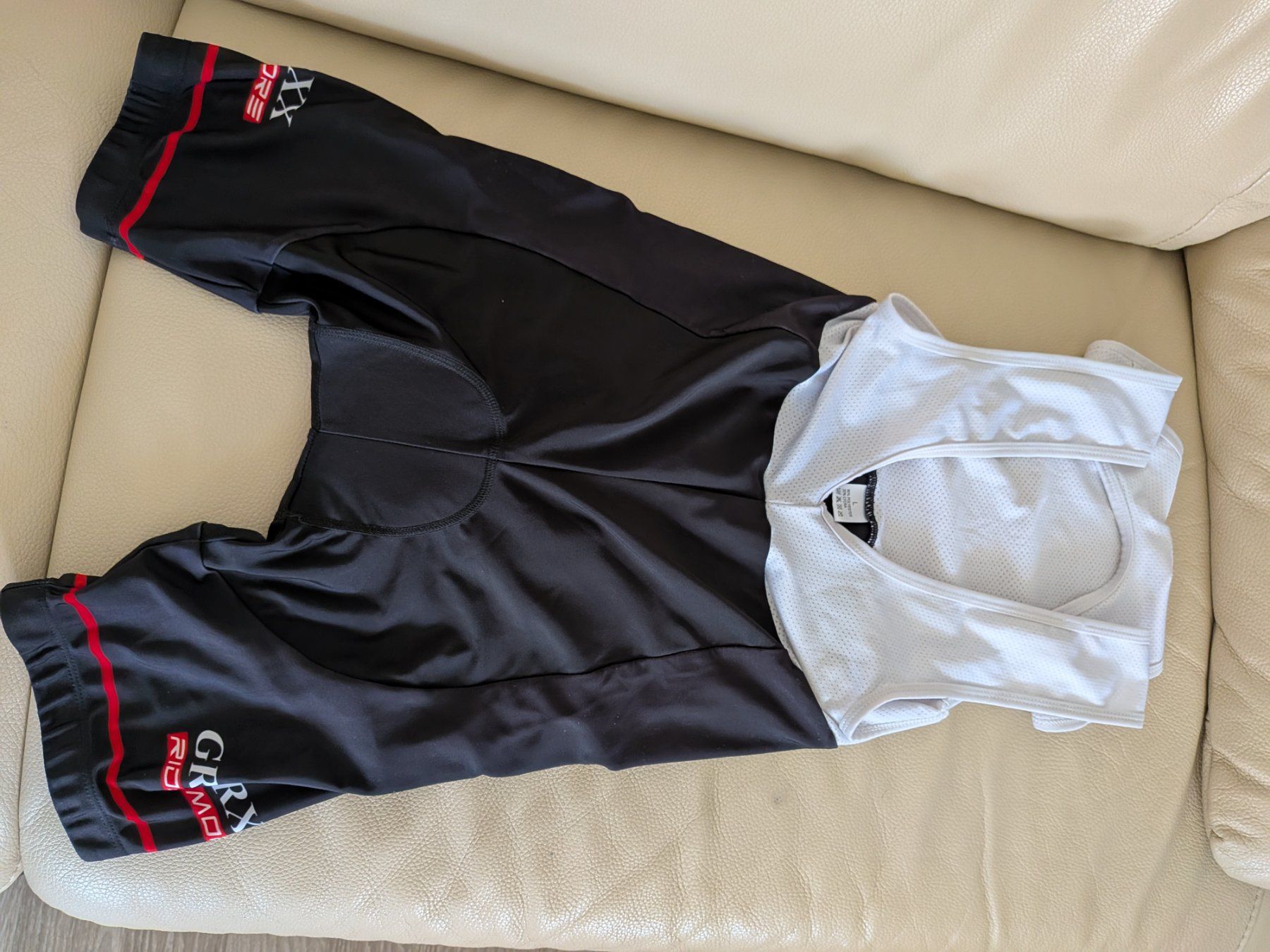 Lotti di vestiti: Velo Trikot und Hose – Usato da Niederbipp venduto da Fabau 3