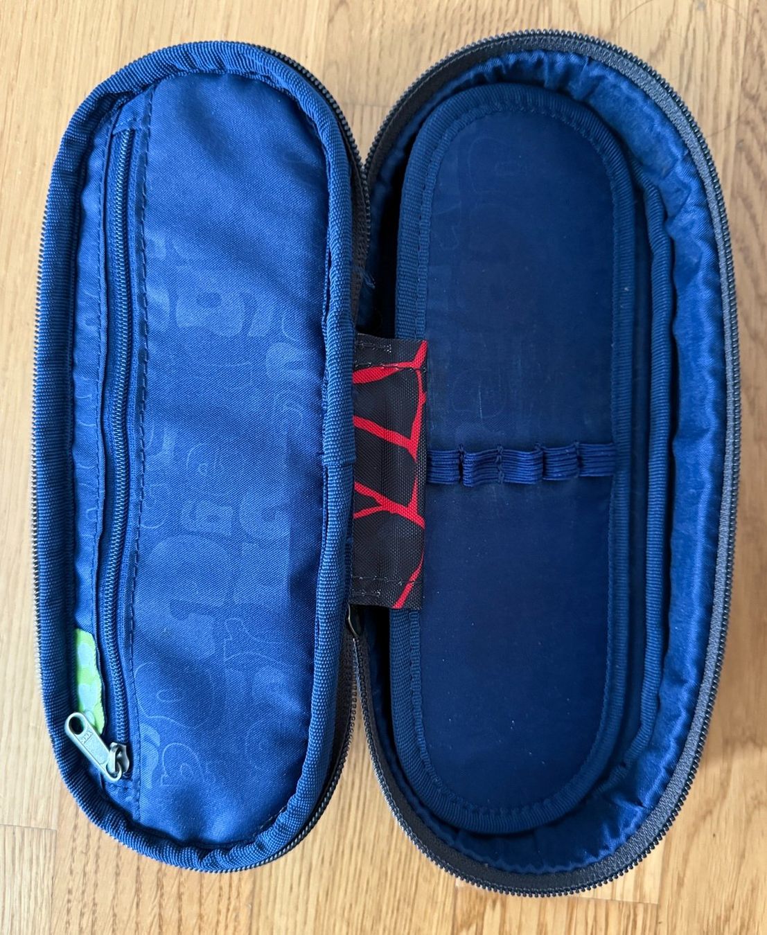 Ergobag Sacs & sacs à dos: Ergobag Schulrucksack Lava Superhelden inkl. 2 Etuis – D'occasion à Luzern par Dj_alexey 8