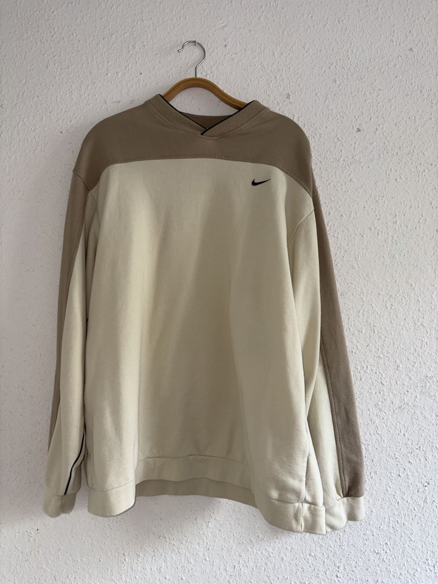 Nike Pulls & Sweat-shirts: Pull Nike XL col V couleur crème/marron – D'occasion à Genève par xamime