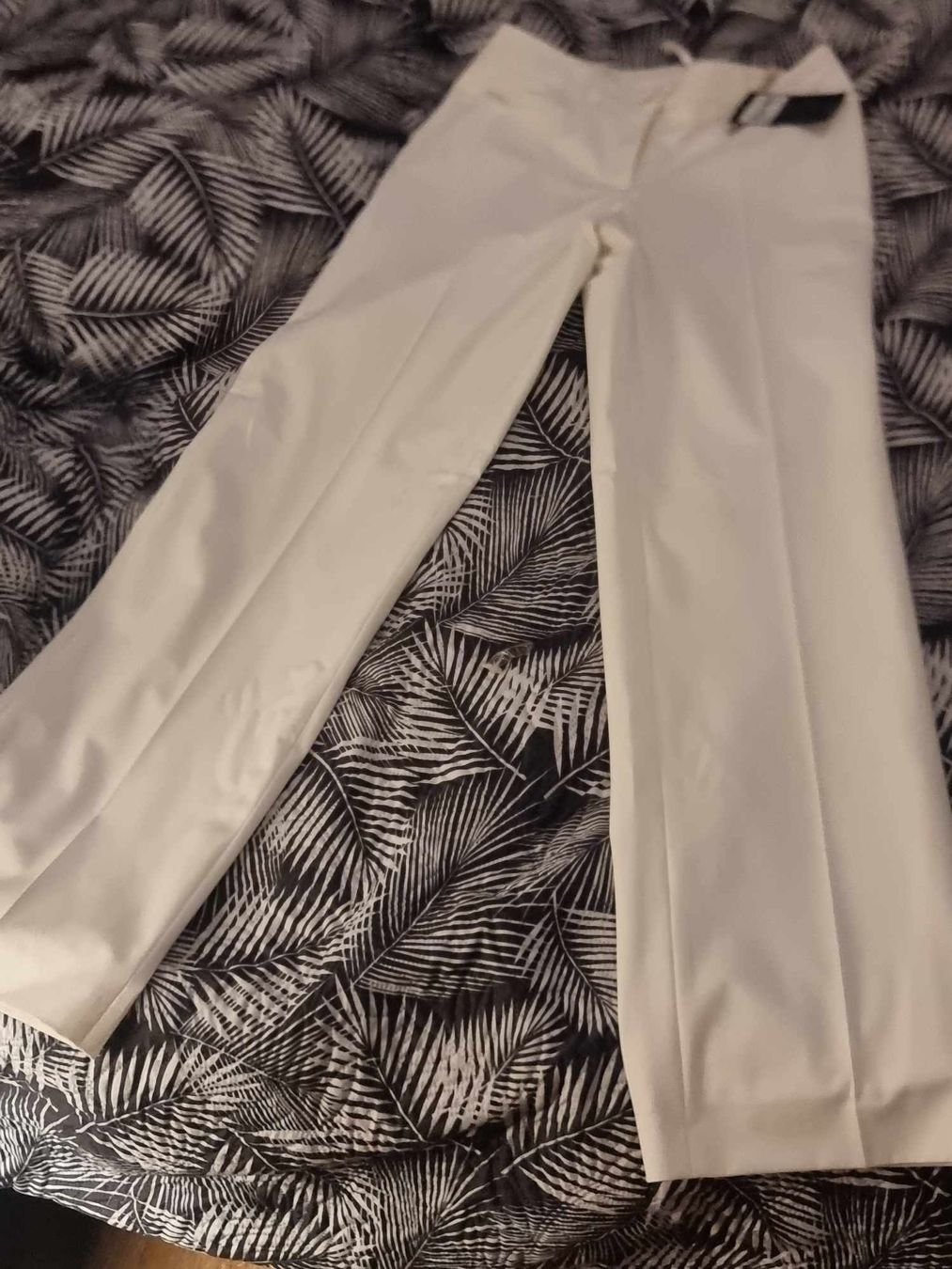 Madeleine Hosen: Pantalon Madeleine blanc élégant, taille M, neuf – Neu und originalverpackt aus Tecknau von Anadias