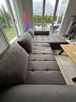 Graues Ecksofa mit Liegefläche  CHF 100. 
