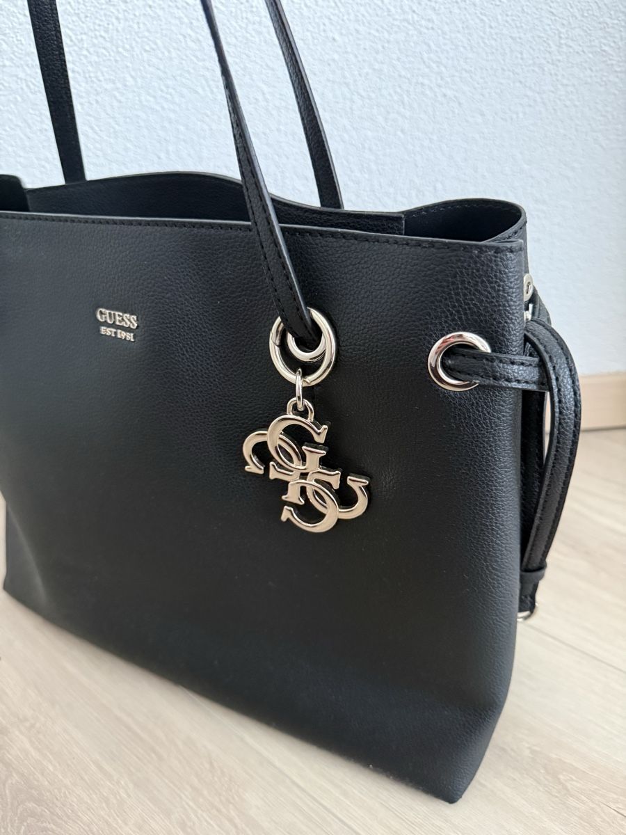 Guess Sacs femmes: Guess Handtasche schwarz klassisch – D'occasion à Brittnau par nor_65ds 5