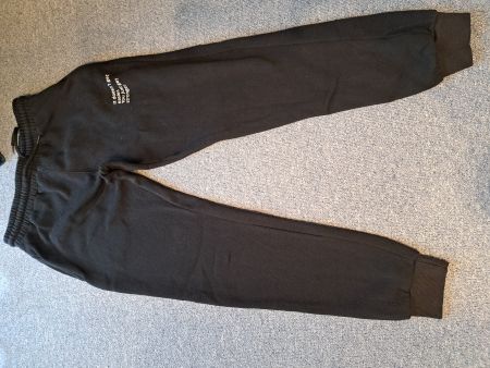 Schwarze Trainerhose Gr. M, bequem, wenig getragen