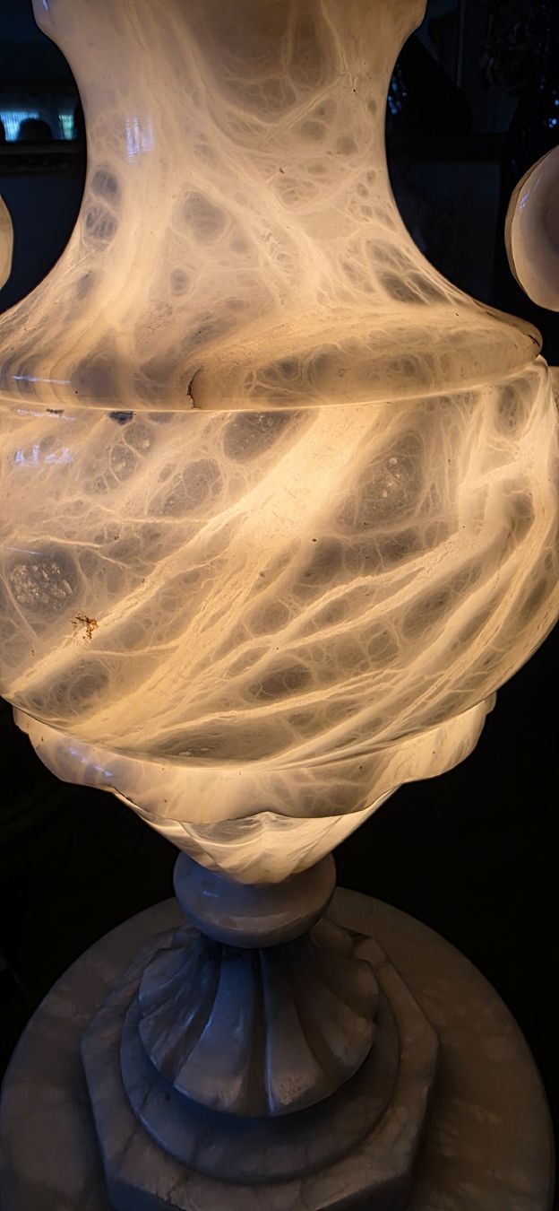 Lampade: Beleuchtete grosse Alabaster Säule mit Amphore – Usato da Kaufdorf venduto da Nati-Nati 1