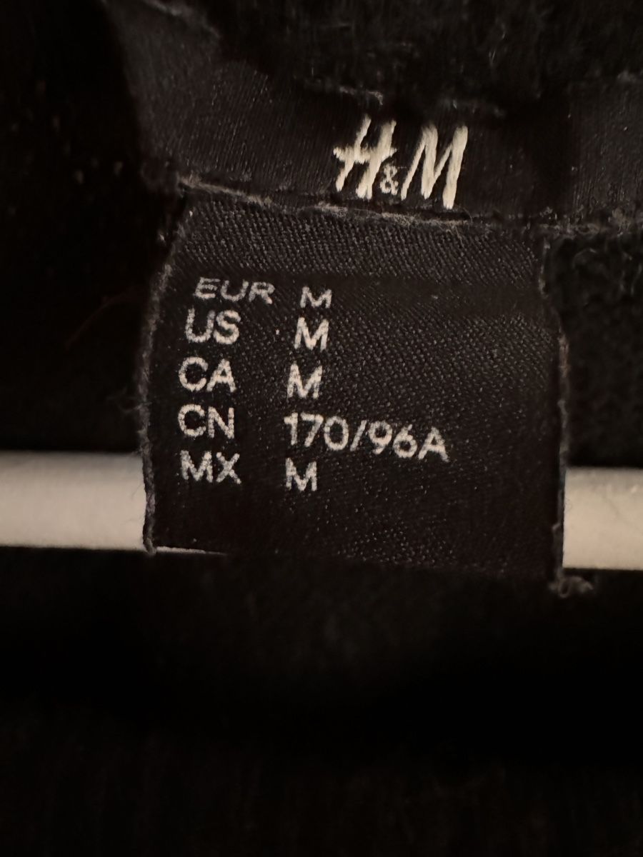 H&M Top: Schwarzer H&M Pulli mit Pailletten M – Nuovo (secondo la descrizione) da Richterswil venduto da Manu55555 2