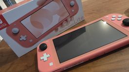 Nintendo Switch Lite Koralle mit Spielen und Zubehör