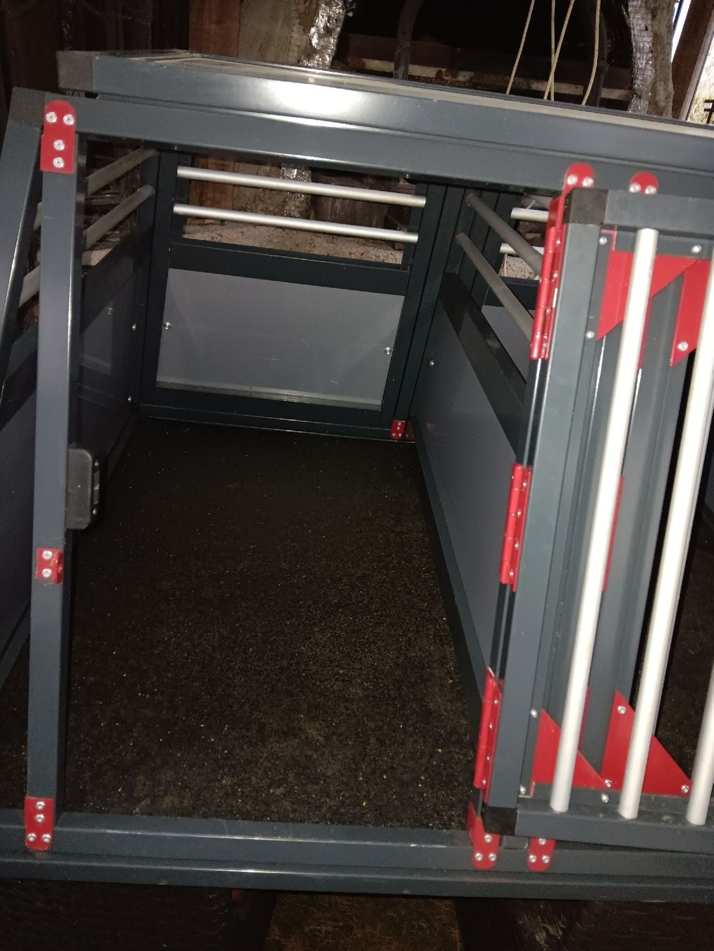 Gabbie, trasporto & Sicurezza: Hundebox – Usato da Zeglingen venduto da Dischma0 3