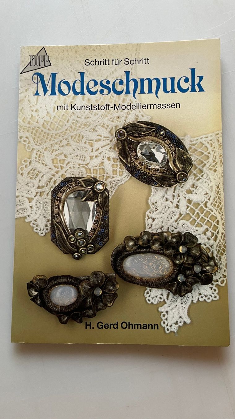 Livres: Modeschmuck mit Kunststoff-Modelliermassen – D'occasion à Glattfelden par cybermaxx