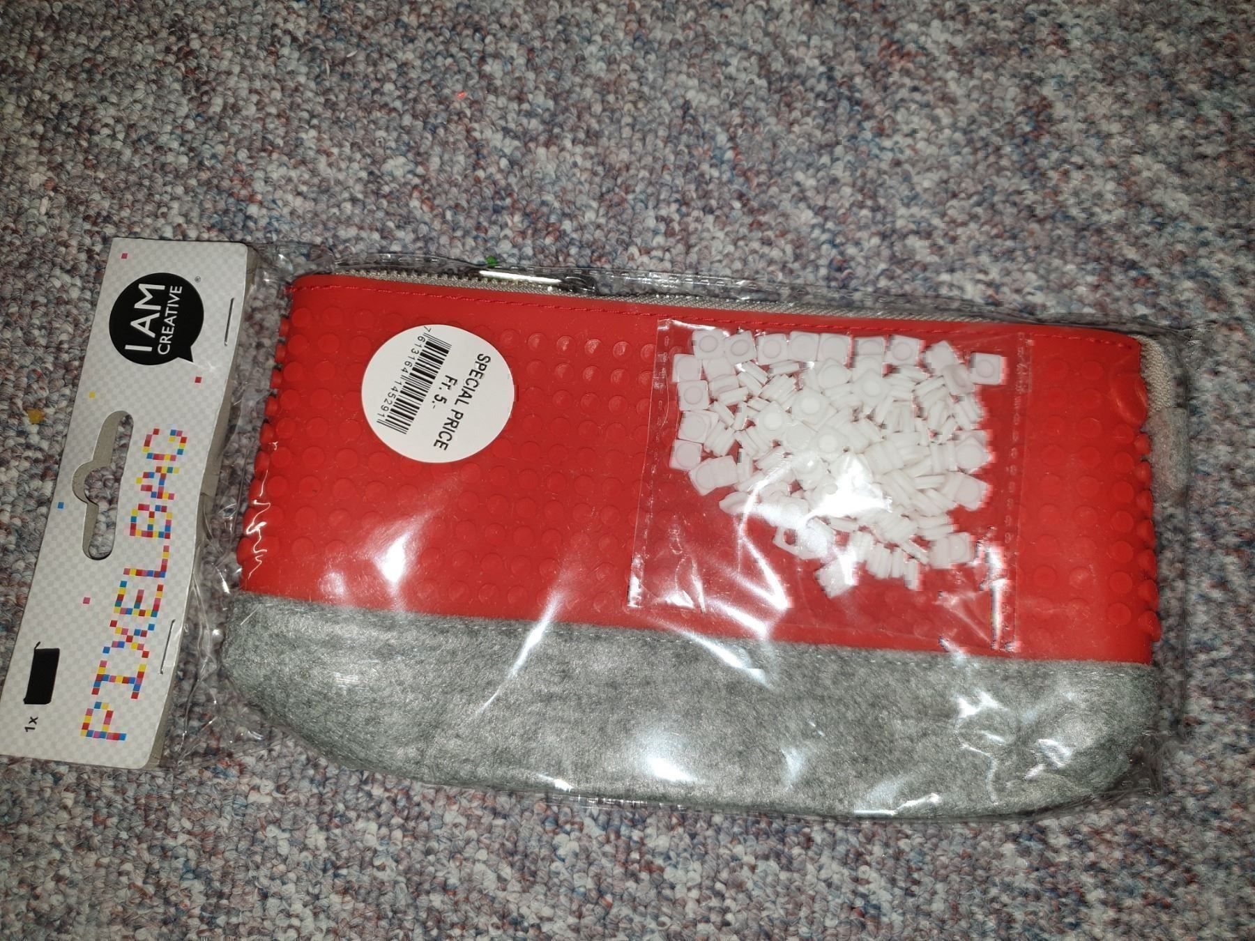 Astucci : Pixel Bag Schlamperetui rot NEU – Nuovo e nell'imballaggio originale da Killwangen venduto da KIANA08