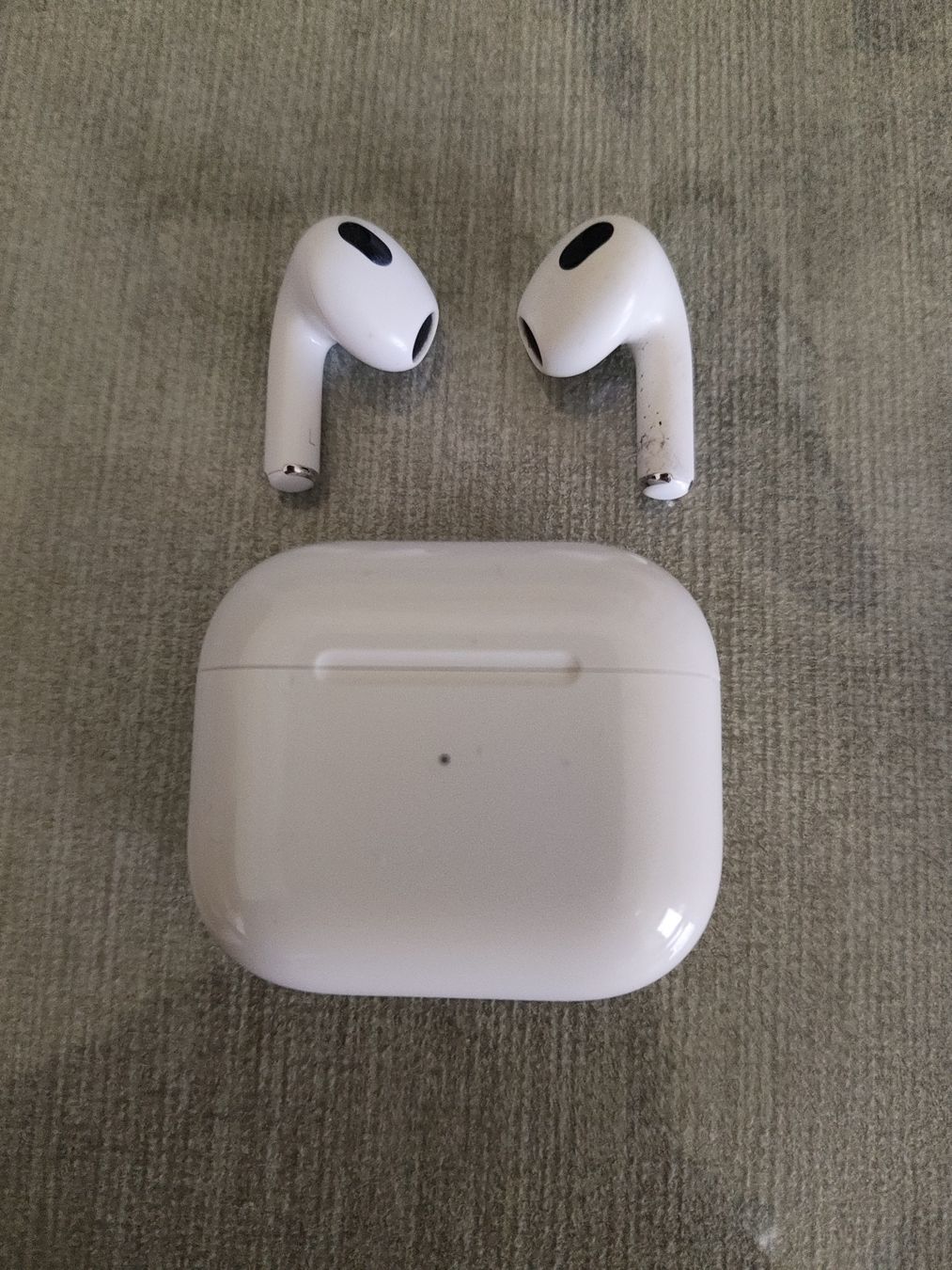Apple Kopfhörer: Apple Airpods 3.Generation ab 1Fr. – Defekt aus Bäch SZ von BirdyTheBird