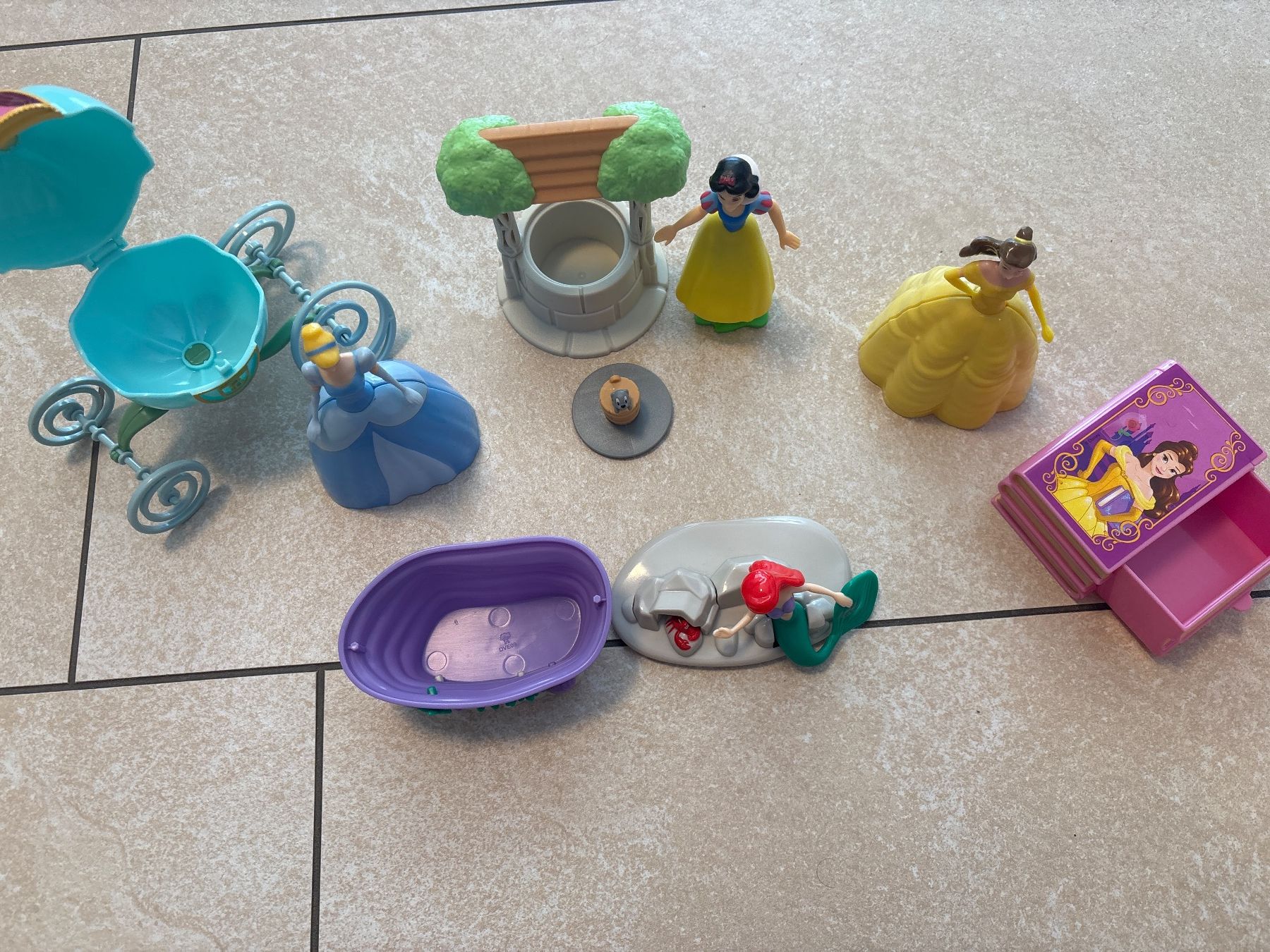 Disney Figuren: Ü Ei Maxi Figuren Disney Prinzessin – Gebraucht aus Bülach von ter_6jf8 5