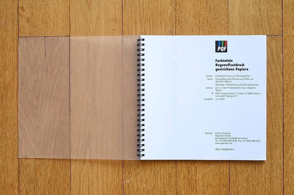 Libri: Farbtafeln Bogenoffsetdruck gestrichene Papiere – Nuovo e nell'imballaggio originale da Basel venduto da Pandorrrrrra