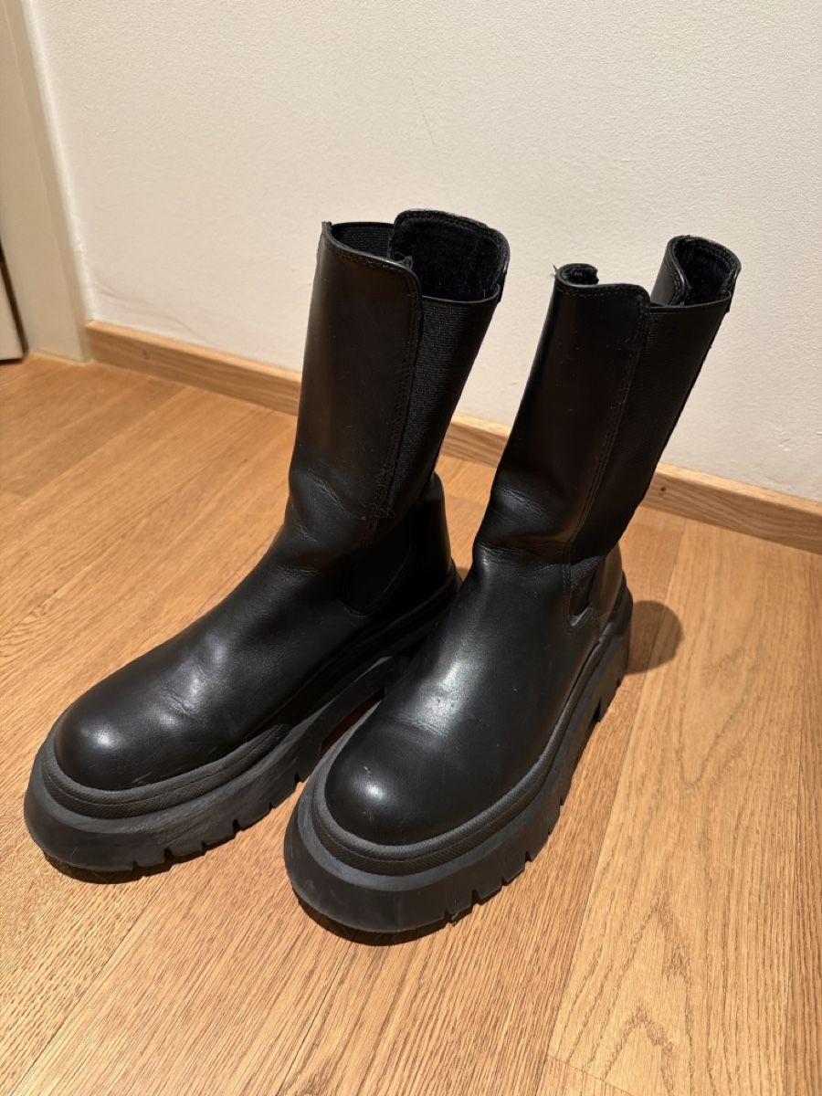 Scarpe da donna: Modern leather boots  – Nuovo (secondo la descrizione) da Hausen AG venduto da nik_9sg2 1
