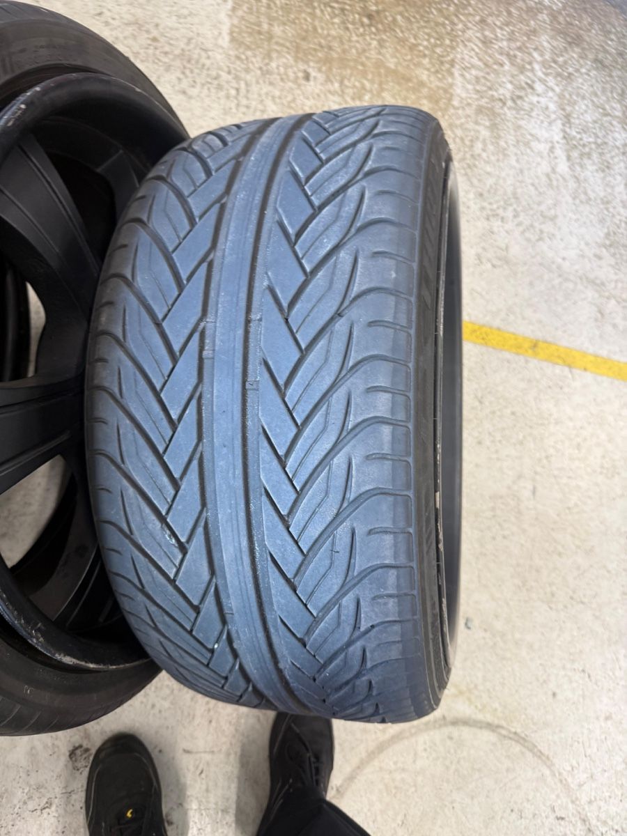 Pneus & Kompletträder: 4x Alufelgen Porsche schwarz mit Sommerreifen! 295/30r22 – Gebraucht aus Oberrohrdorf von dia_r9l9 3