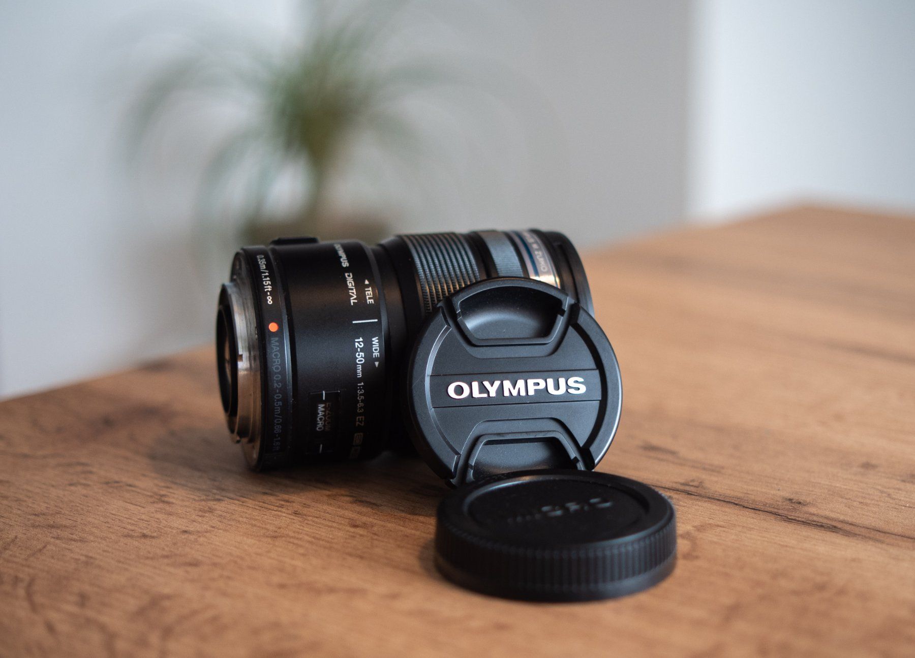 Olympus M.Zuiko ED 12-50mm F3.5-6.3 EZ vs Pentax HD DA 70mm F2.4