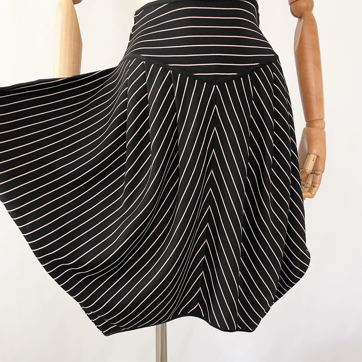 Armani Gonne: GIORGIO ARMANI Skirt – Nuovo (secondo la descrizione) da Emmen venduto da Avviivva_Com2023 2