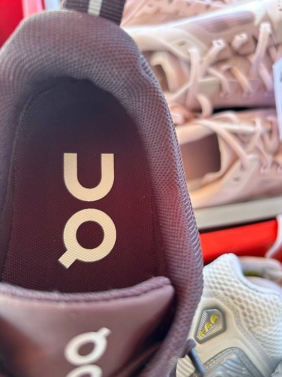 Scarpe da donna: NEUE ON SCHUHE - Größe 36.5 – Usato da Sursee venduto da pilatus.sport 1