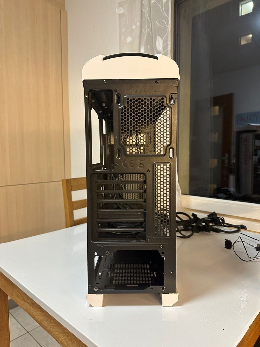 Thermaltake Custodie: Thermaltake Versa C22 RGB Snow Edition – Usato da Domat Ems venduto da SirAntunes 3