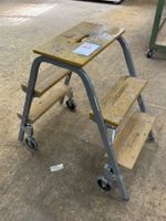 063 Leiter fahrbar B=86cm T=51cm H=74cm aus Liquidation