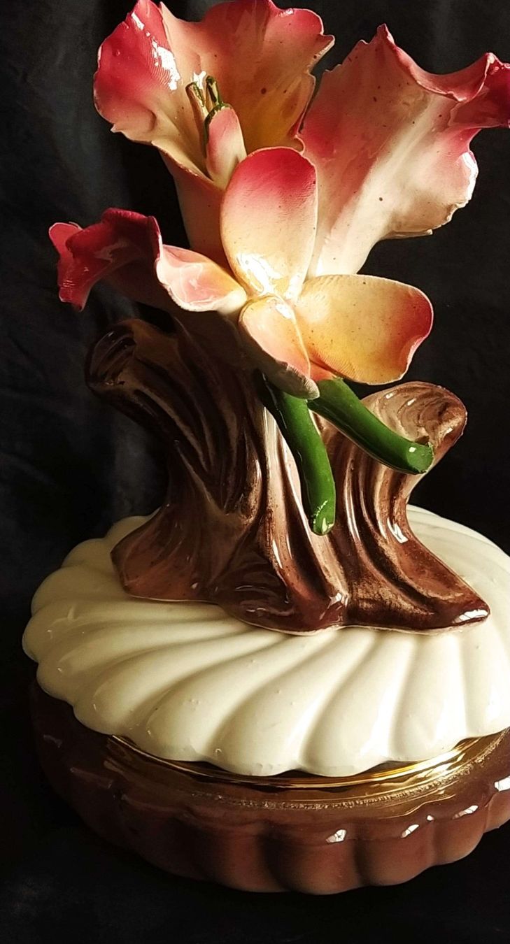 Zuccheriere: Bomboniere / Schmuckkästchen mit Blumenfigur – Nuovo (secondo la descrizione) da Zürich venduto da 1-2-3-Verkauft 1
