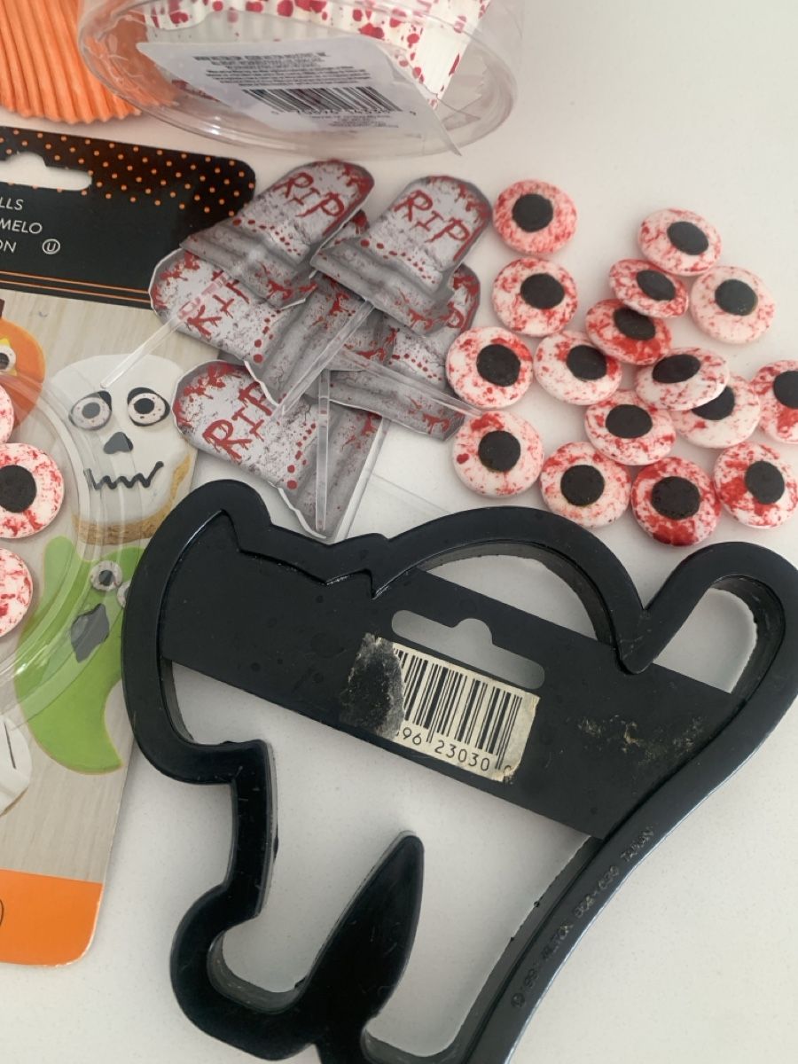 Alle Dekorationen: Wilton Halloween Cupcake Kit Candy Eyeballs, Cookie Cutter – Neu und originalverpackt aus Immensee von vgitter 1