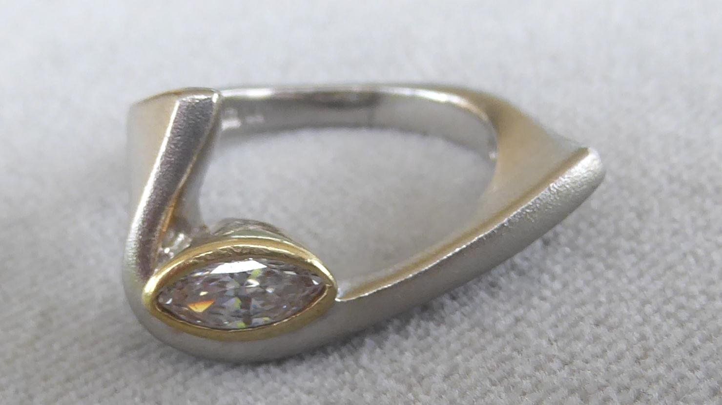 Anelli: Ring 925 Silber mit synthetischem Stein – Usato da Muri AG venduto da Lineli2020 1
