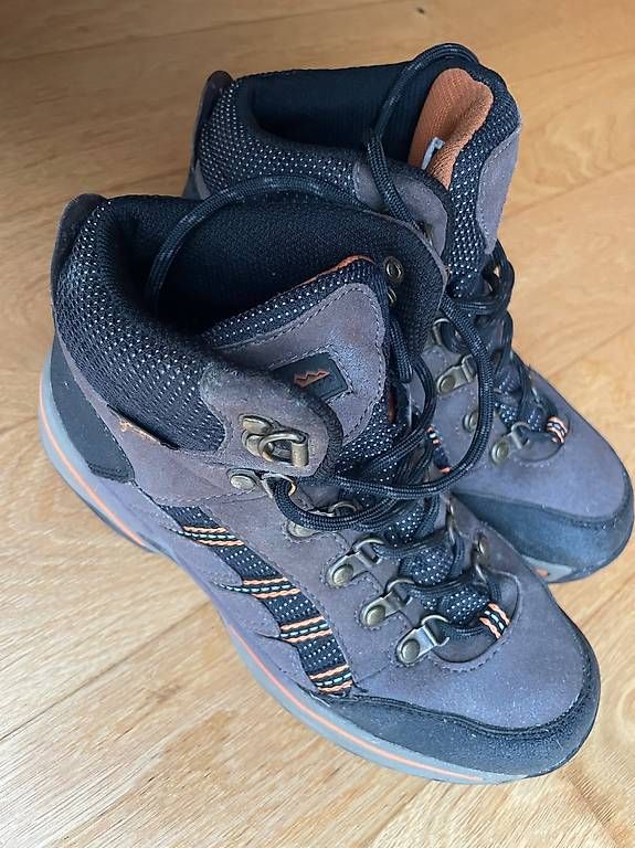 Scarpe per ragazzi: Wanderschuhe Grösse 34 – Usato da Wilen (Sarnen) venduto da Cyclamelle