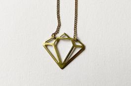Vergoldete Halskette in Diamantform