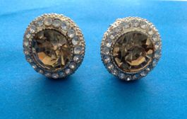 Boucles d'oreilles fausse pierre jeune et strass à clips.